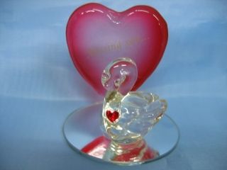 Фигурка из стекла "Лебедь с сердцем"