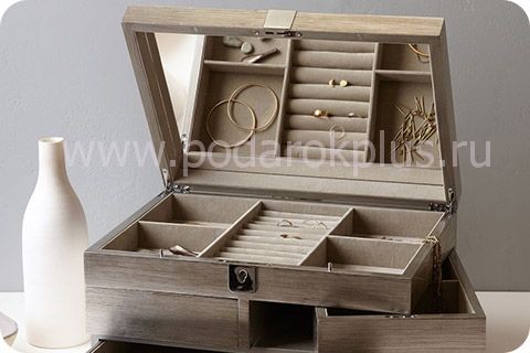 Шкатулка - отличный вариант полезного и памятного подарка!
