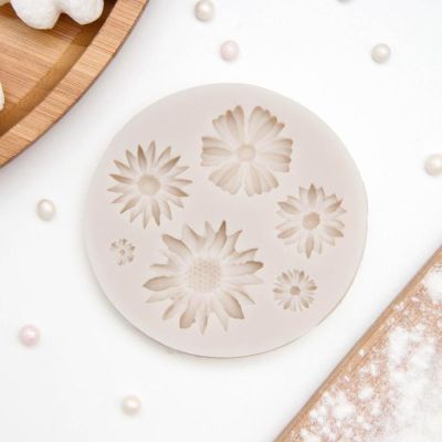 Молд силиконовый «Цветы», 8×1 см, цвет МИКС