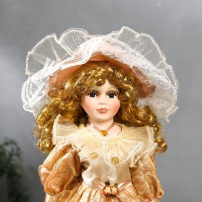 Кукла коллекционная керамика "Клариса в карамельном платье с рюшами" 40 см