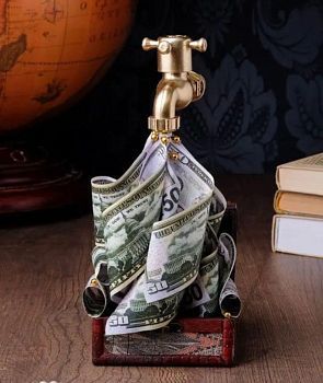 Денежный кран с купюрами в сундуке (22 х 13 х 13 см)