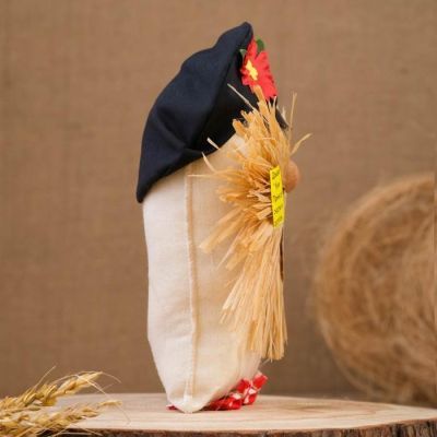 Оберег "Домовой в фуражке с тюльпанами", 16-17см