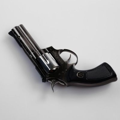 Зажигалка газовая "Пистолет", в кобуре, пьезо