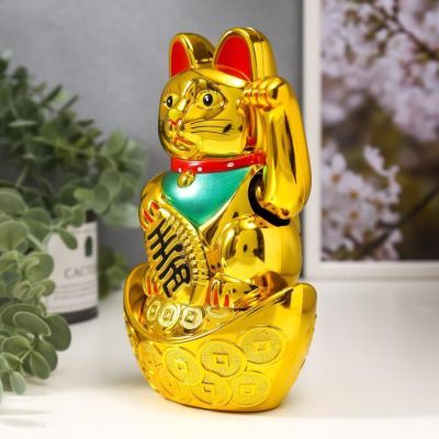 Сувенир "Кот Манэки-нэко на слитке", цвет золото