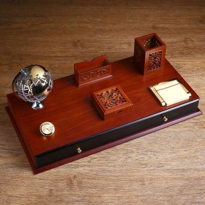 Набор настольный 7в1 (блок для бумаг-2шт,часы, подстав. д/визитниц,карандаш-ца.,глобус,ящик)