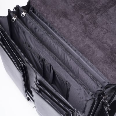 Портфель деловой, 3 отдела, 5 наружных карманов, длинный ремень, цвет чёрный