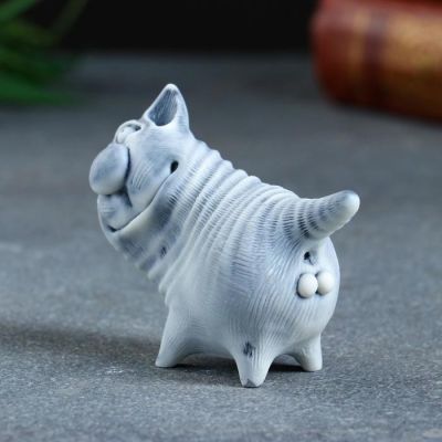 Сувенир "Кот с яйцами боком (авторский М. Бруй) 6,3см