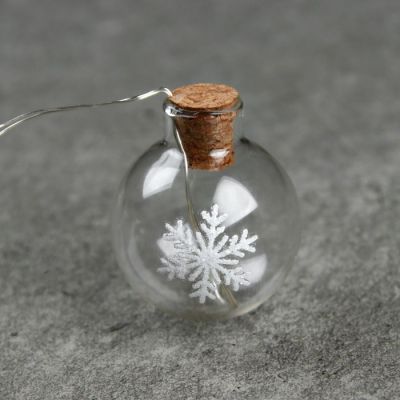 Гирлянда «Нить» 1.6 м с насадками «Шарики со снежинкой», IP20, прозрачная нить, 15 LED, свечение мульти, ААх2