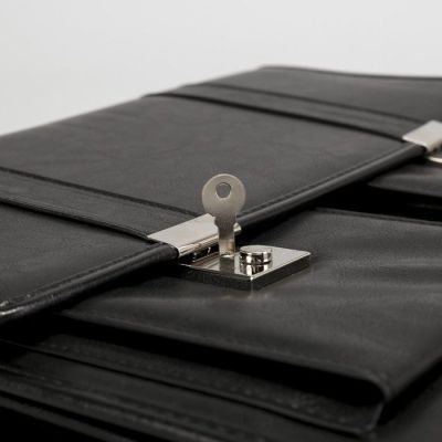 Сумка-портфель мужская на замке, 3 отдела, 2 наружных кармана, длинный ремень, цвет чёрный