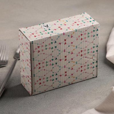 Блюдо сервировочное «Голубки на цветочке», 14×13,5×4 см, цвет белый