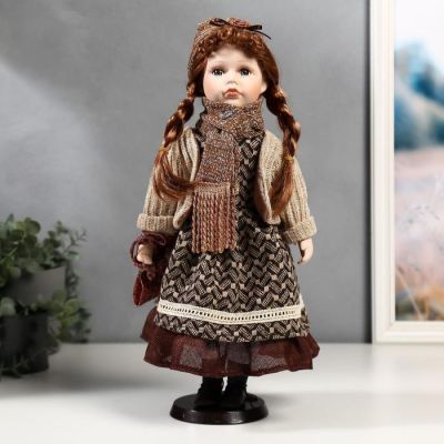 Кукла коллекционная керамика "Нина в коричневом платье и бежевом свитере" 40 см