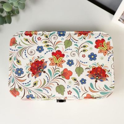 Шкатулка кожзам под часы 1 отделение и бижутерию "Сказочные цветы на белом" 7х22х14,5 см