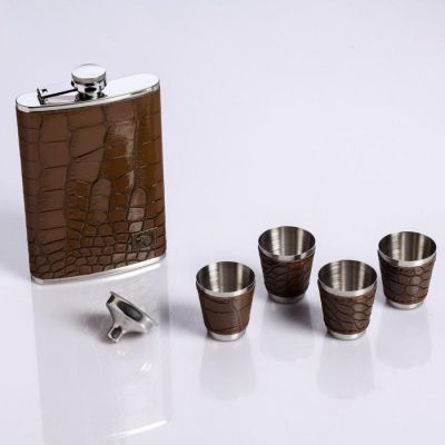 Подарочный набор "Орёл" 6 в 1: фляжка 270 мл, 4 рюмки, воронка, 17х17 см