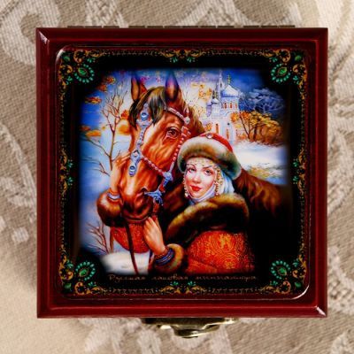 Шкатулка «Девушка с лошадью», 8х8 см