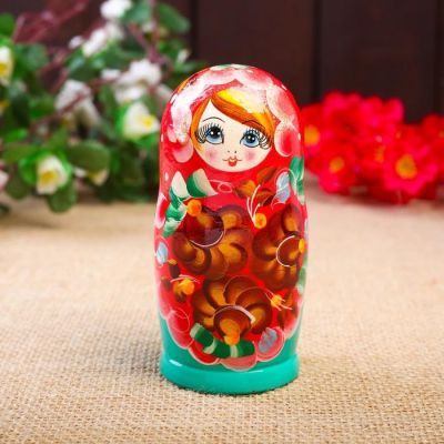 Матрёшка «Цветочки», красный платок, 3 кукольная, 10 см
