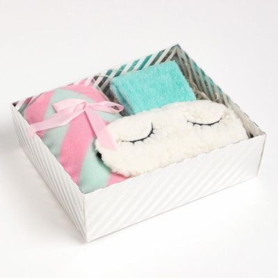 Подарочный набор LoveLife Love плед, маска, носки