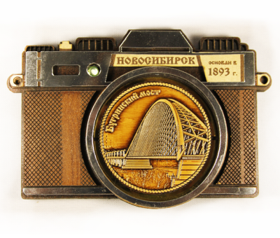 Магнит - фотоаппарат "Новосибирск, Бугринский мост" (береста)