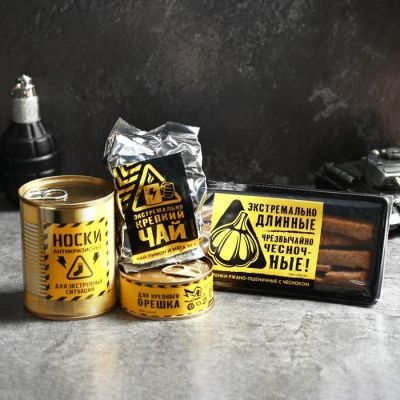 Подарочный набор «Эстремальный»: чай 50 г, гренки 100 г, арахис 100 г, носки р-р 43