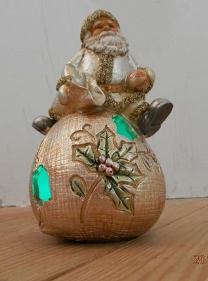 Дед Мороз на мешке с подарком (с подсветкой)