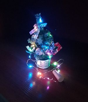 Искусственная ёлка настольная светящаяся «Зимнее волшебство», 20 см, ПВХ ветки отгибаются