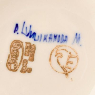 Вазочка малая, гжель, фарфор, автор Пожидаева h=20 см