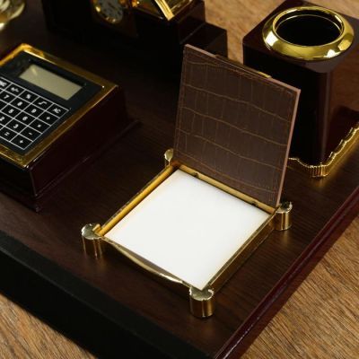 Набор настольный 7в1(блок д/бум,подст.д/печати,карандашница, кальк, глобус, визитн с часами)   51139