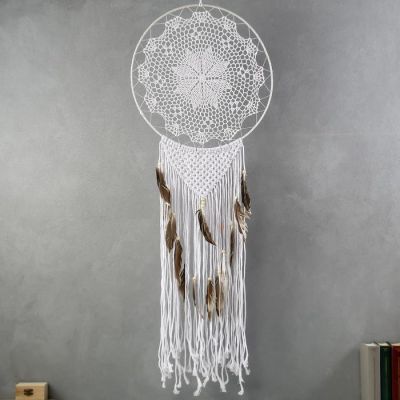 Ловец снов "Цветок на белом кружеве" белая тесьма и пёрышки 95х30 см