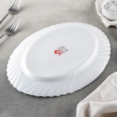 Блюдо овальное Доляна «Бархатная роза», 30×22 см, цвет белый