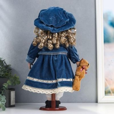 Кукла коллекционная керамика "Настенька в синем бархатном платье, с мишкой" 40 см