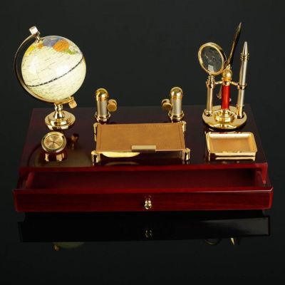 Набор настольный 8в1 (блок д/бумаг,часы, подстав.д/визит-ц, скрепочн.,глобус, нож+лупа,ручка)