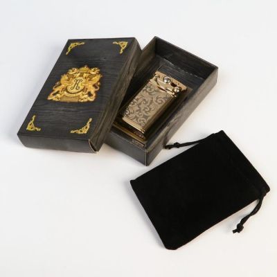 Зажигалка с крышкой, бензин, золотистая с завитушками, медь, 3.5х7 см