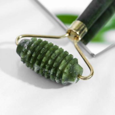 Массажёр роллер для лица с шипами "Самой лучшей"