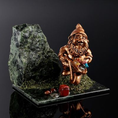 Сувенир "Гном", 8х12х9 см, змеевик, гипс, микс