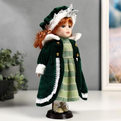 Кукла коллекционная керамика "София в зелёном пальто" 30 см