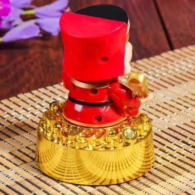 Маятник пластик от солнечной батареи "Гуань-ди с жезлом Жуи" 10х8,5х8,5 см