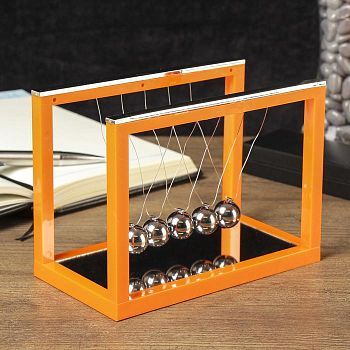 Маятник Ньютона на прямоугольной зеркальной подставке, МИКС