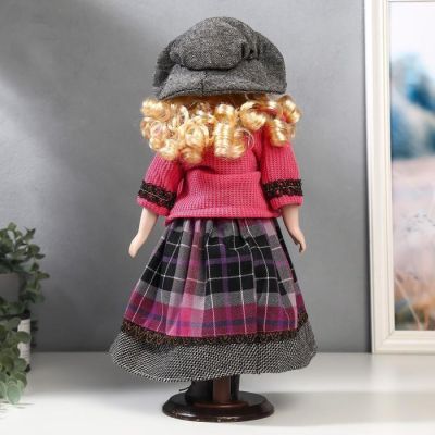 Кукла коллекционная керамика "Блондинка с кудрями, розовый пиджак и клетка" 40 см