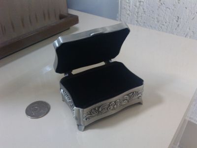 Шкатулка из белого металла А-6 (9х6х4см)