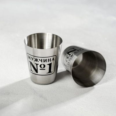 Набор: парфюм 100 мл и рюмки 30 мл «С праздником сильных»