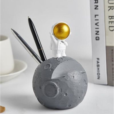 Сувенир полистоун подставка д/ручек и телефона "Астронавт на Марсе" 13х8,8х8,8 см