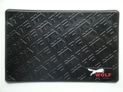 Коврик на панель антискользящий WOLF (17х11)