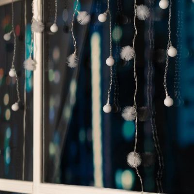 Гирлянда «Бахрома» 1.8 × 0.5 м с насадками «Шарики и ёжики», IP20, прозрачная нить, 48 LED, свечение мульти (RG/RB), мигание, 220 В