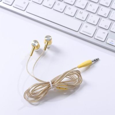 Наушники вакуумные и резинки для волос на открытке «Ты прекрасна», 11 х 20,8 см