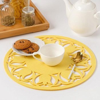 Салфетка декоративная Доляна"Тюльпаны" цвет желтый,d 30 см, 100% п/э, фетр