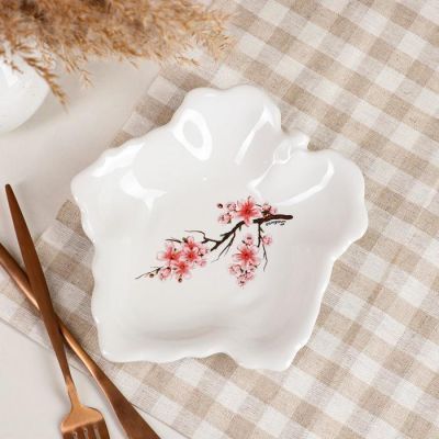 Блюдо "Кленовый лист" белое, с деколью, микс