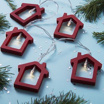 Гирлянда «Нить» 1.5 м с насадками «Дом красный», IP20, прозрачная нить, 10 LED, свечение тёплое белое, 2 × AA