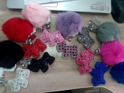 Брелок Собачка со стразами + меховой шарик (белый)