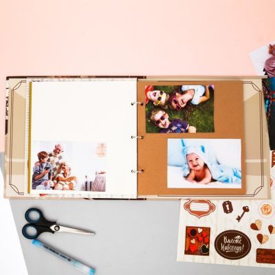 Фотокнига с наклейками "Семейная", 26 х 26 см, 25 листов: 5 дизайнерских, 10 магнитных и 10 цветных