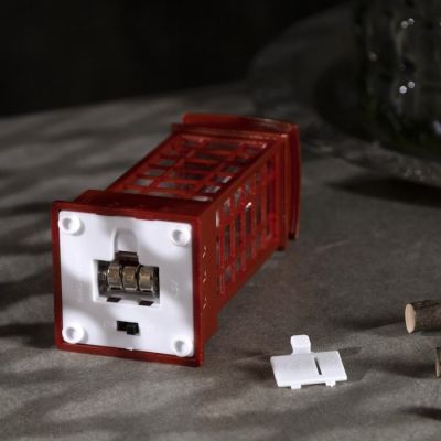 Светодиодная фигура «Снеговик в телефонной будке» 5.3 × 12 × 5.3 см, пластик, батарейки AG13х3, свечение тёплое белое