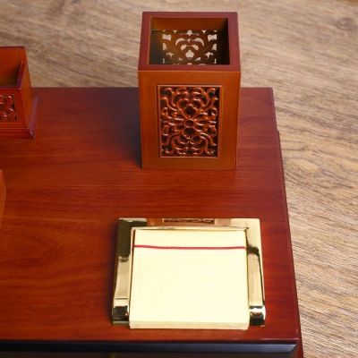 Набор настольный 7в1 (блок для бумаг-2шт,часы, подстав. д/визитниц,карандаш-ца.,глобус,ящик)